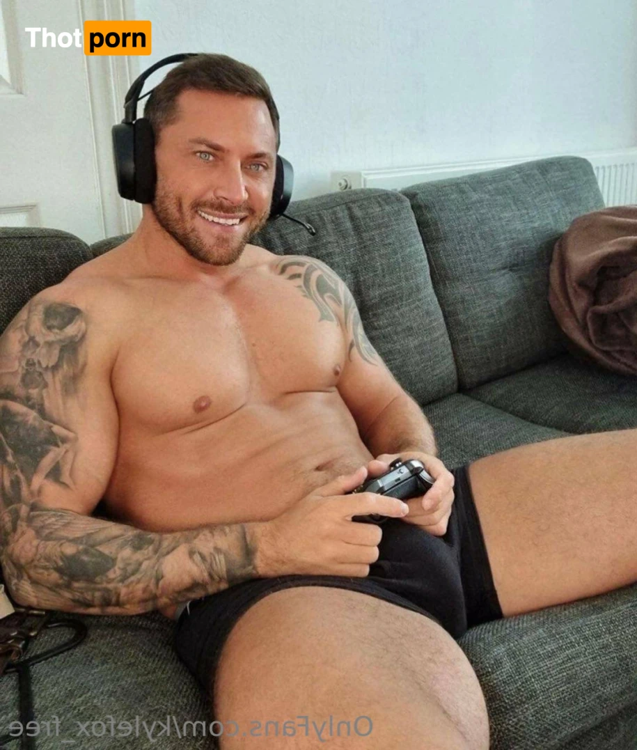 Kyle.F - free 16439229