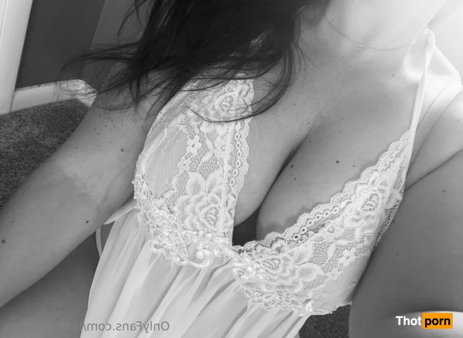 Lady Isabella 16408702