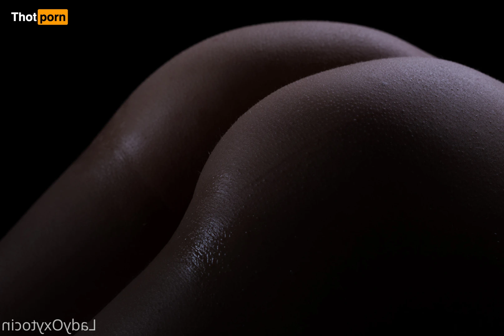 Lady Oxytocin 16392713