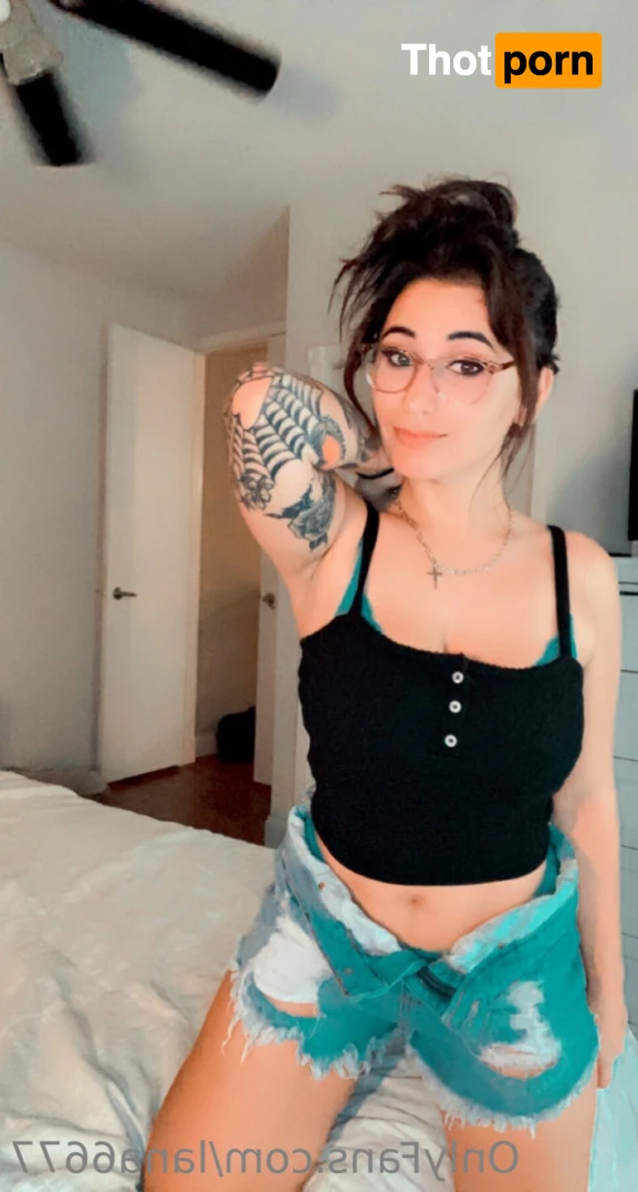 ✨Little Lana 🖤 16342792