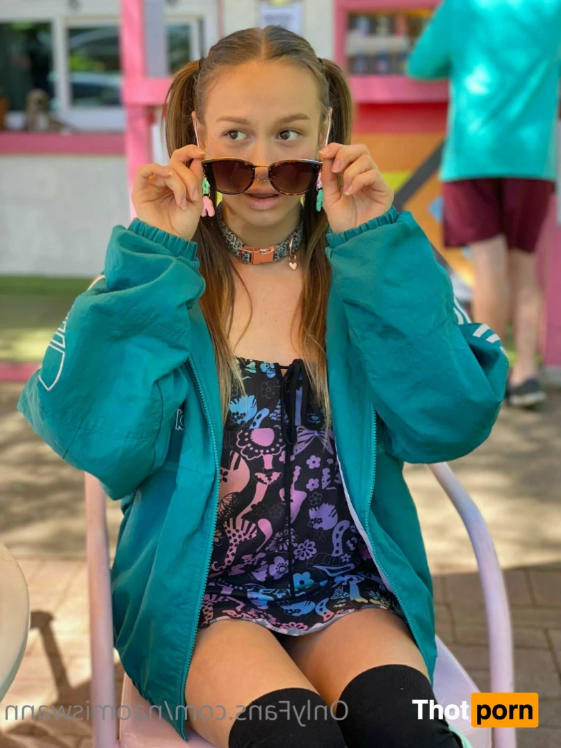 Naomi Swann 14294867