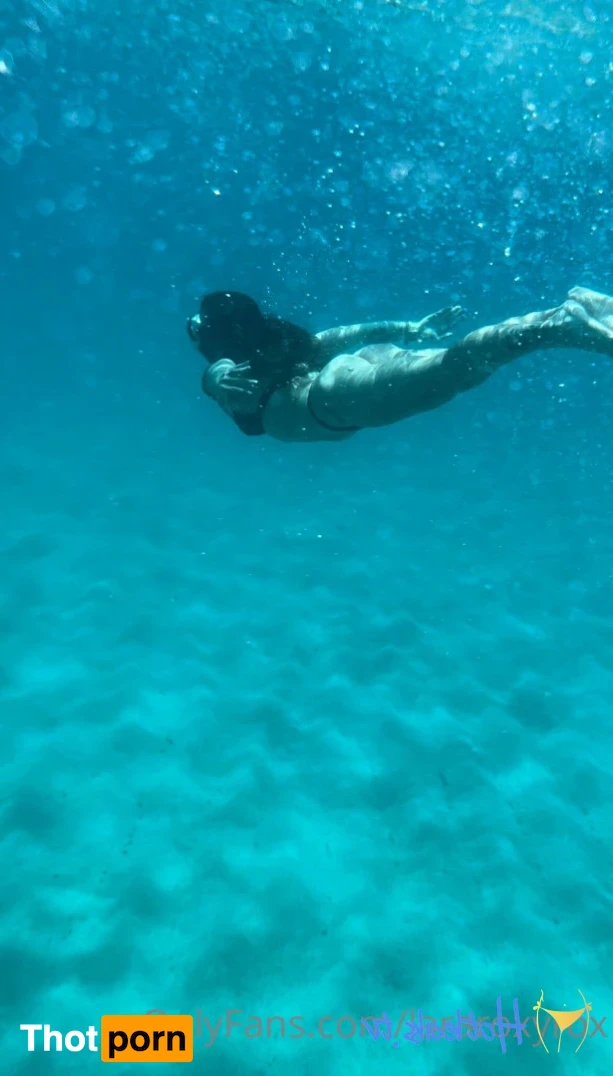 Lara roxy rox 16553469