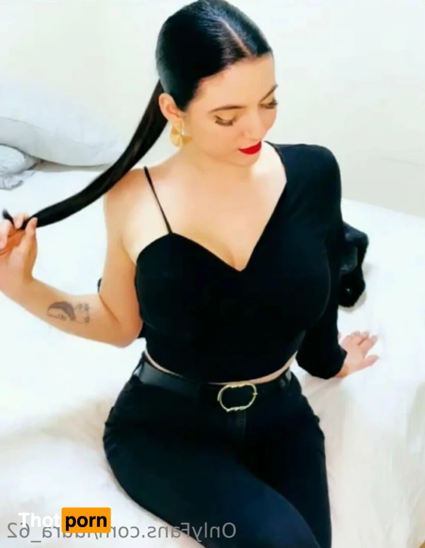 Laura🔥❤️ 16180105