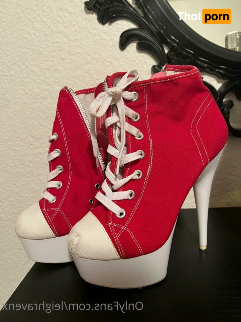 Leigh Raven 16074150