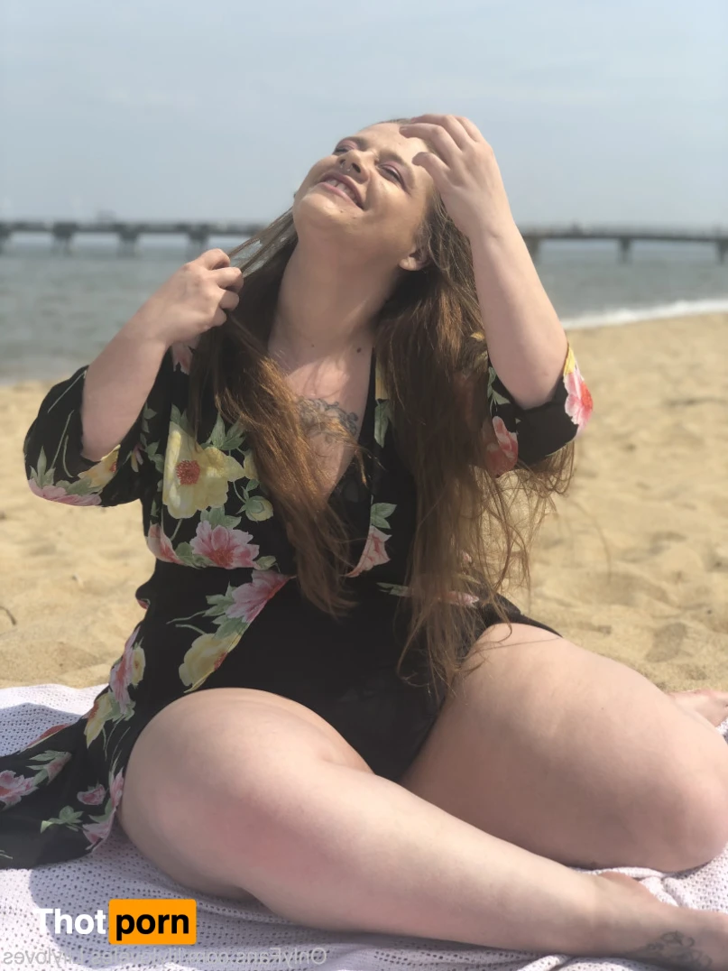 Lily Loveles 15356651