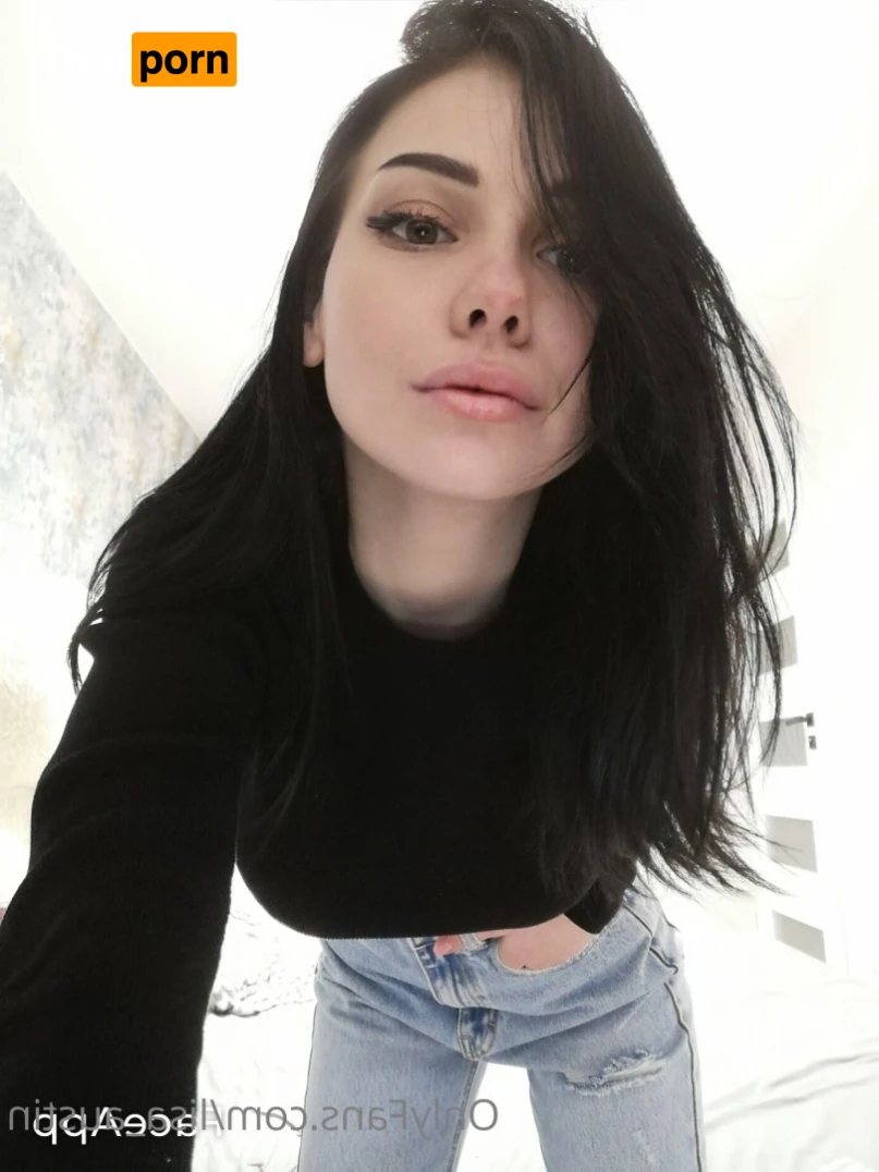 Lisa Austin 15287048