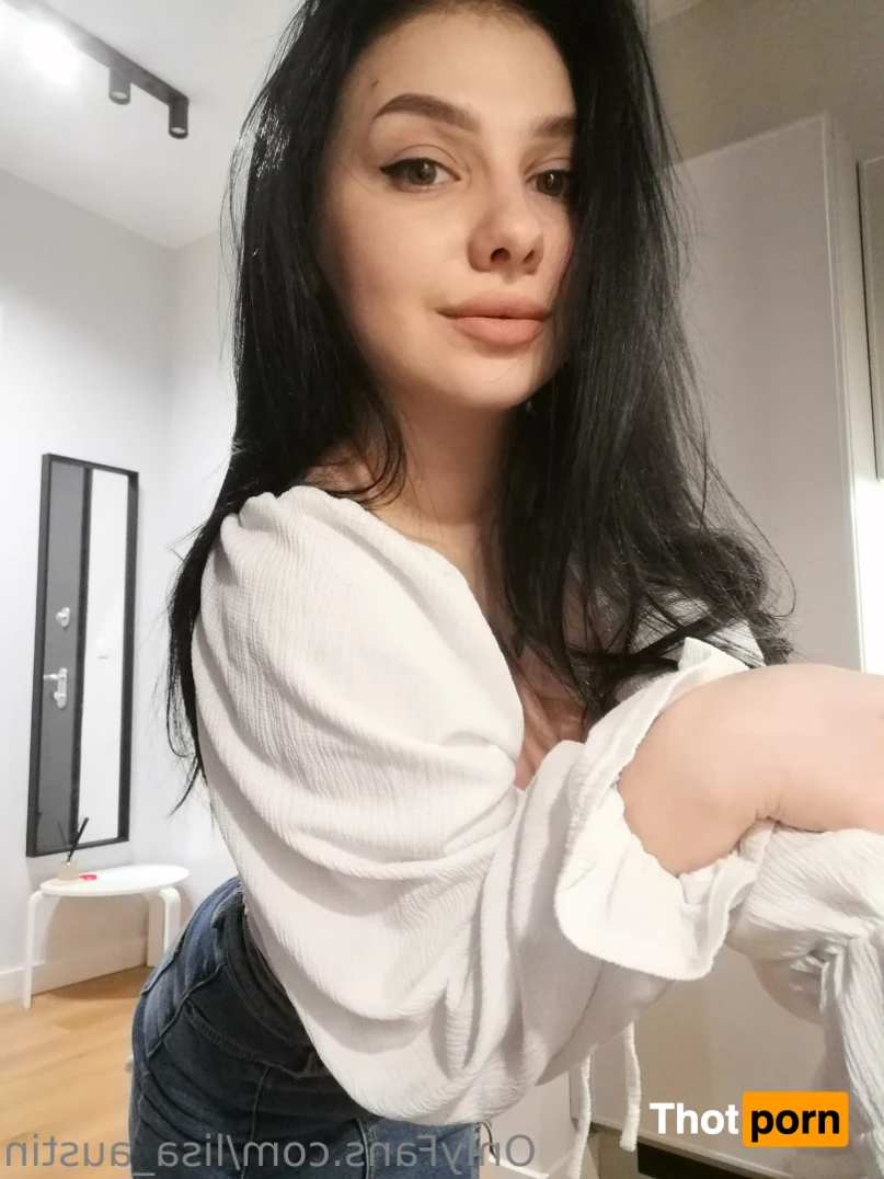 Lisa Austin 15287363