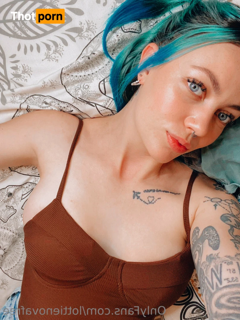 Lottie Nova 💙 11128752