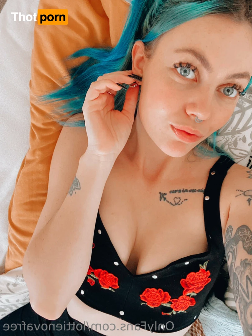 Lottie Nova 💙 15066796