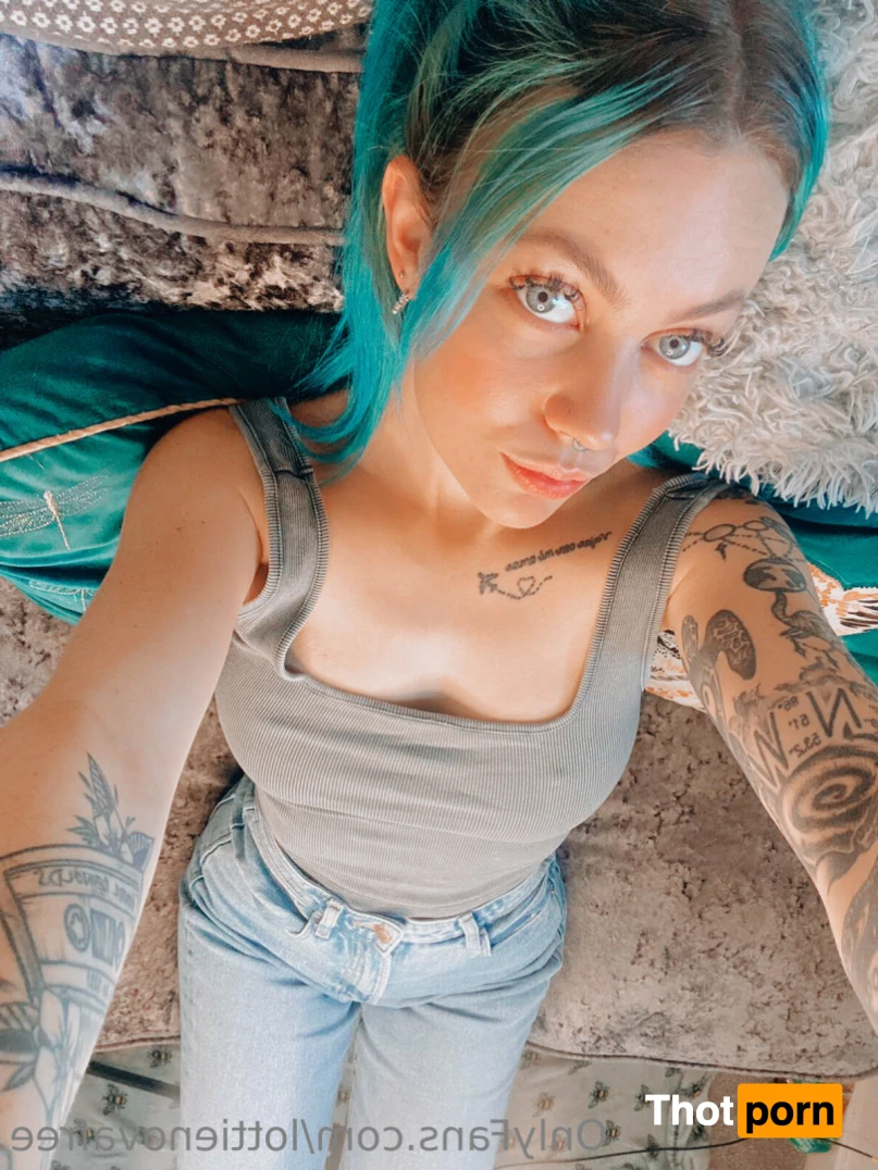 Lottie Nova 💙 15066962