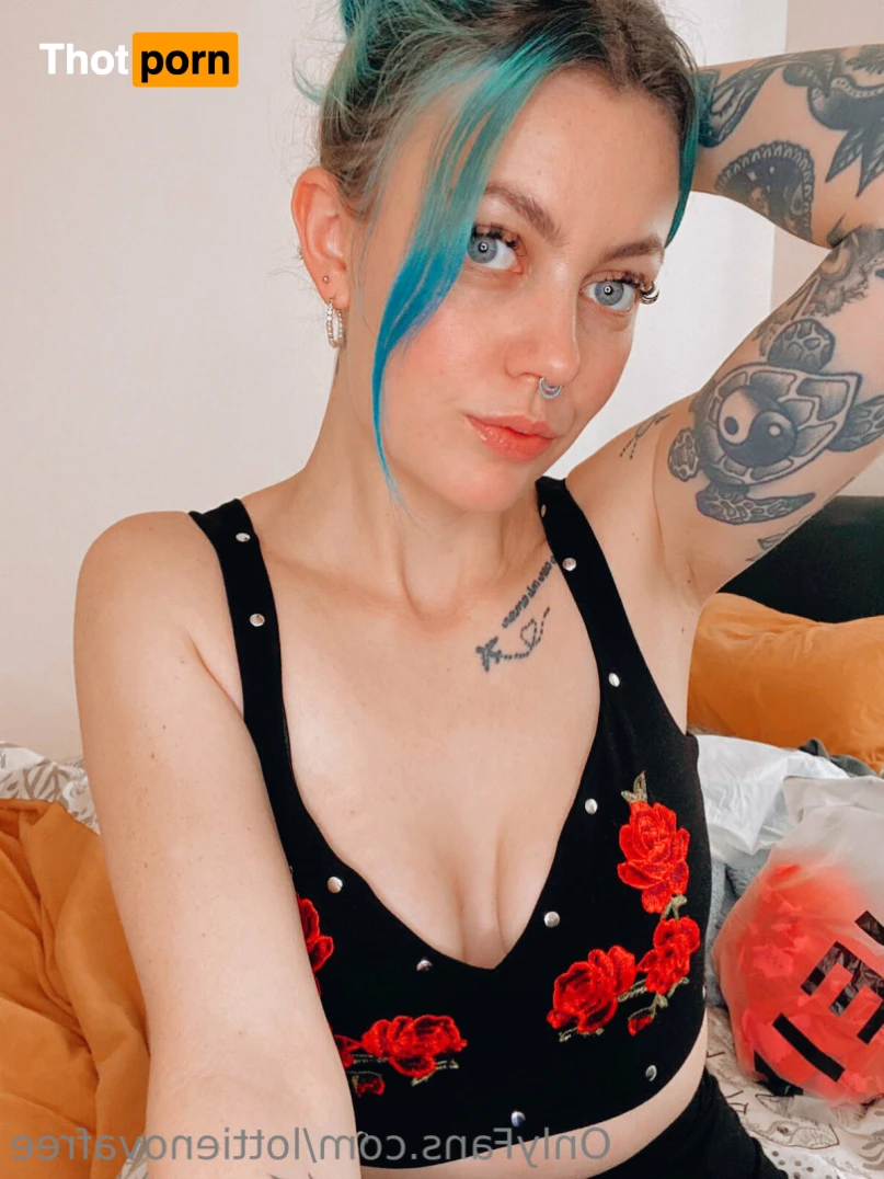 Lottie Nova 💙 15067107