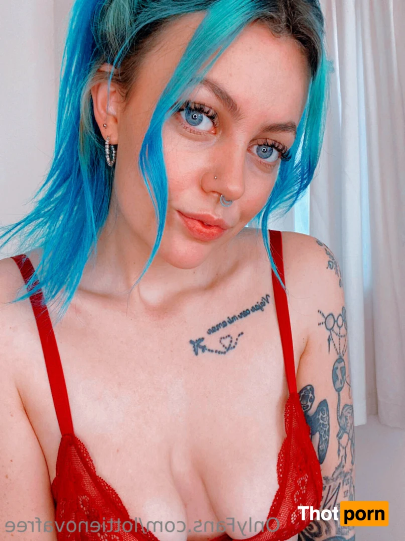 Lottie Nova 💙 15067136