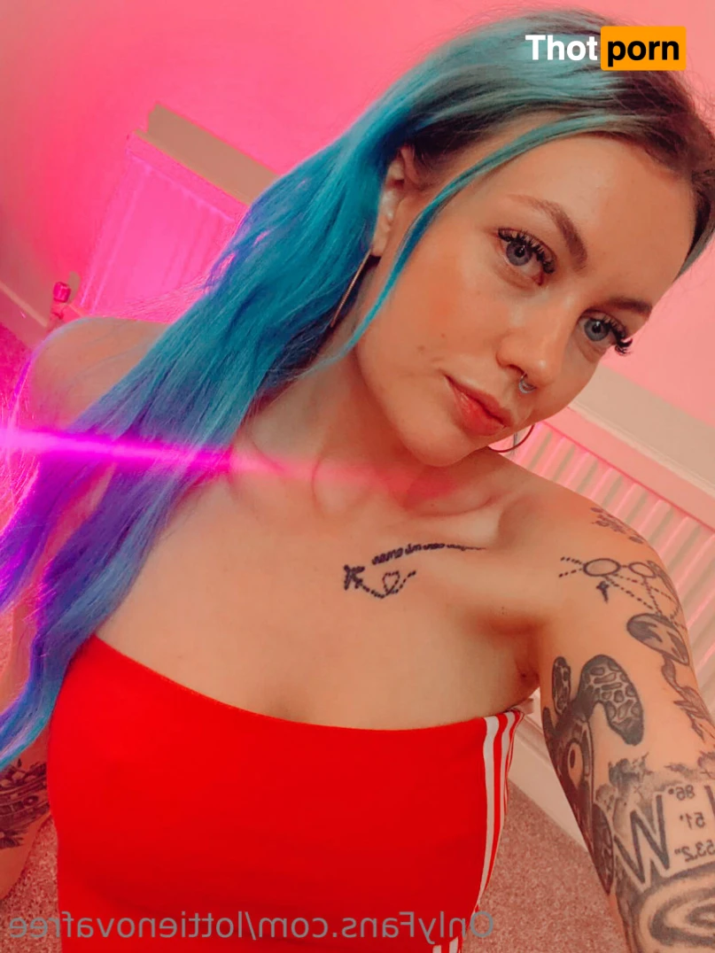 Lottie Nova 💙 15067186