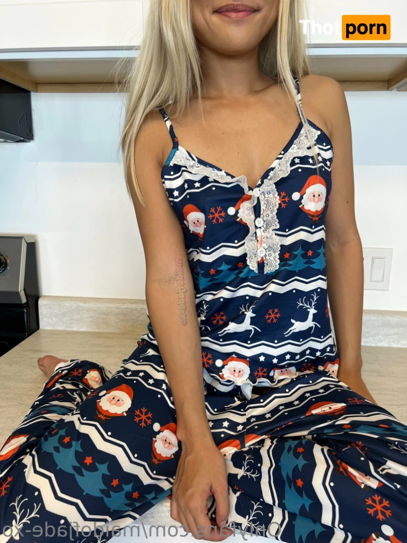 Jade 👑 (Video Store) 14960619