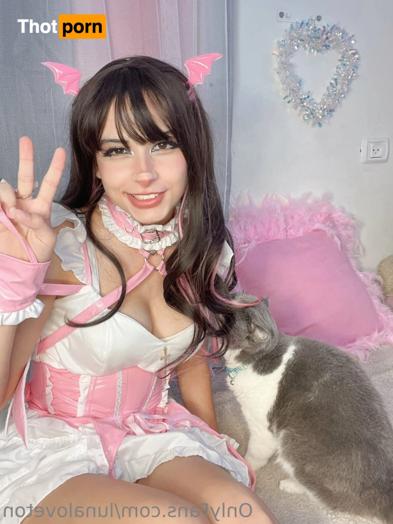 Luna Loveton 14762336