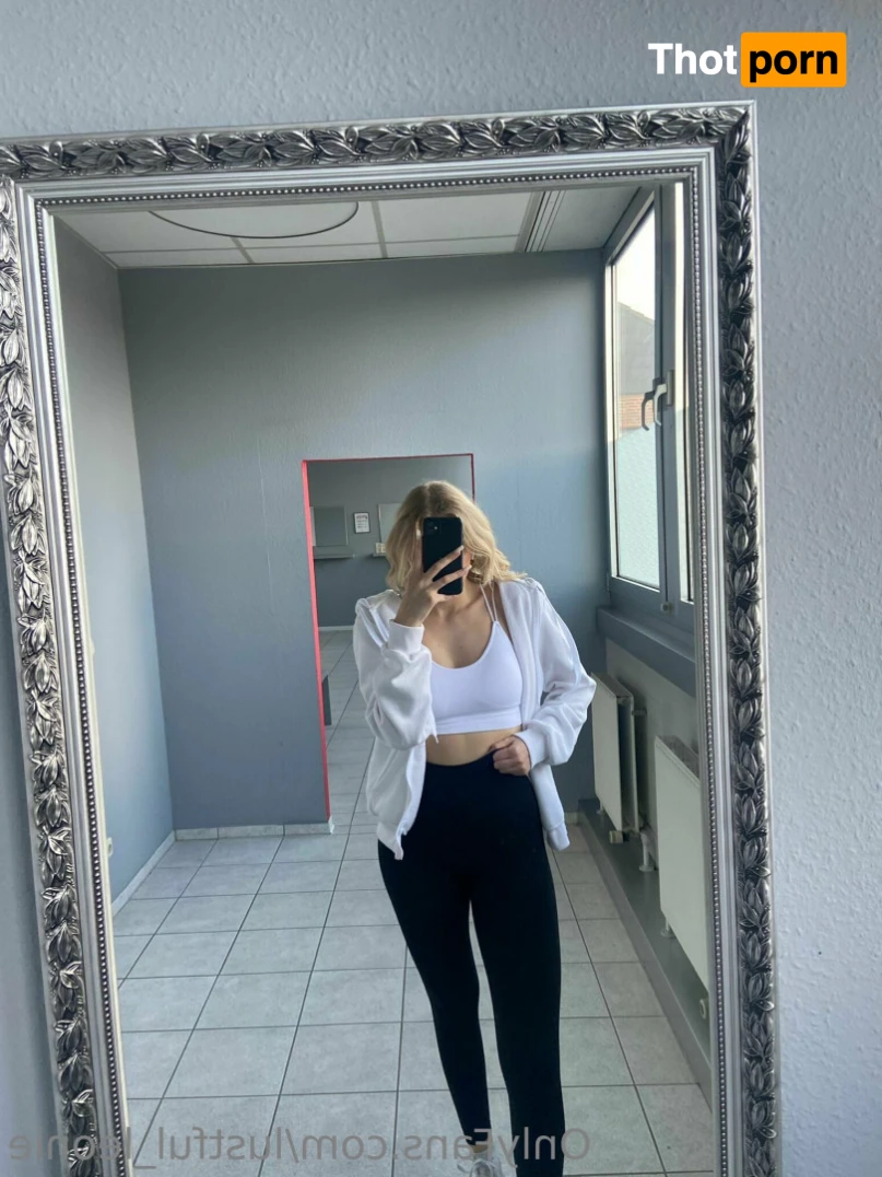 lustful_leonie 14614118