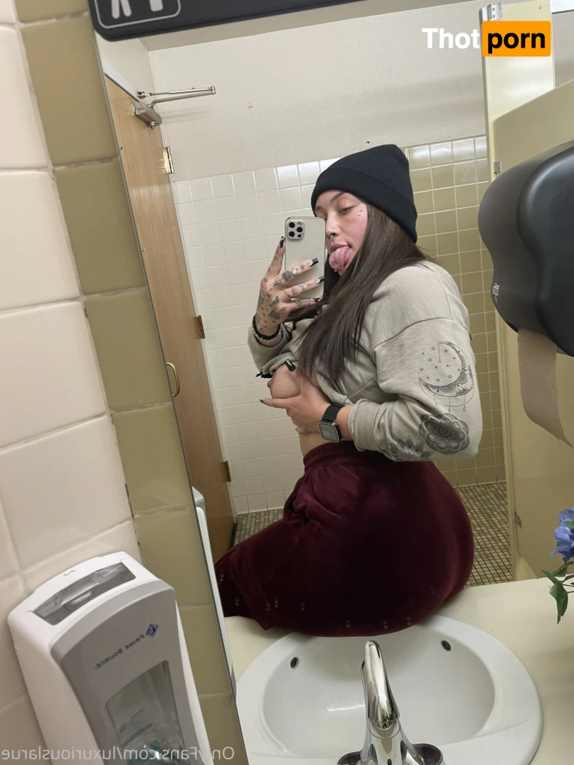 Luxurious Larue 14519872