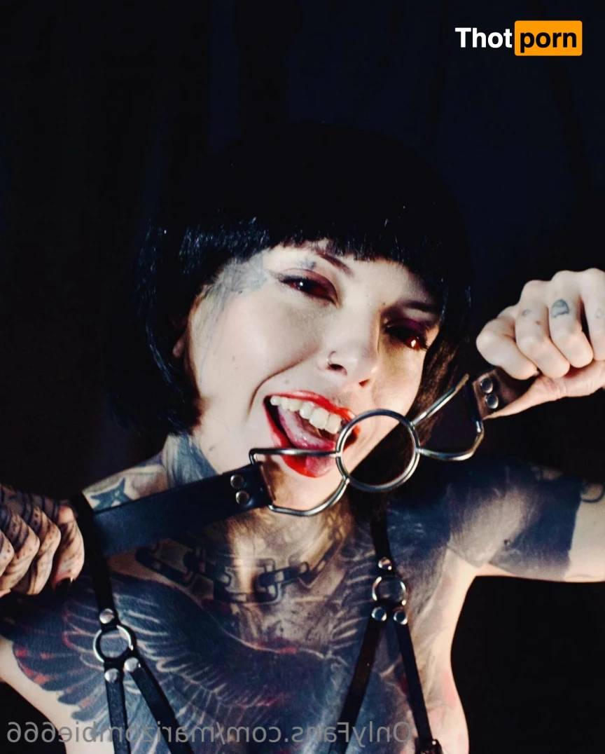 𝔐𝔞𝔯𝔦 ℨ𝔬𝔪𝔟𝔦𝔢 † 14108970