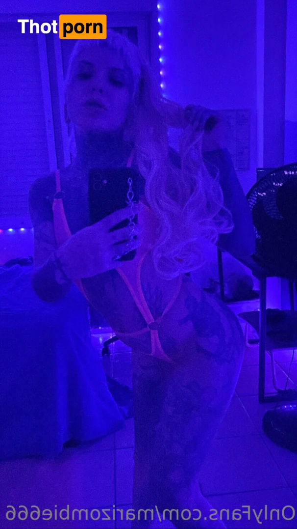 𝔐𝔞𝔯𝔦 ℨ𝔬𝔪𝔟𝔦𝔢 † 14109037