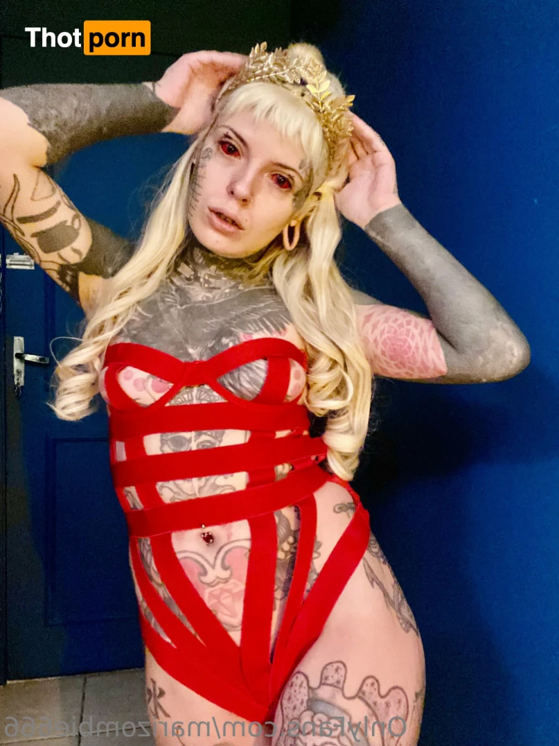 𝔐𝔞𝔯𝔦 ℨ𝔬𝔪𝔟𝔦𝔢 † 14109046