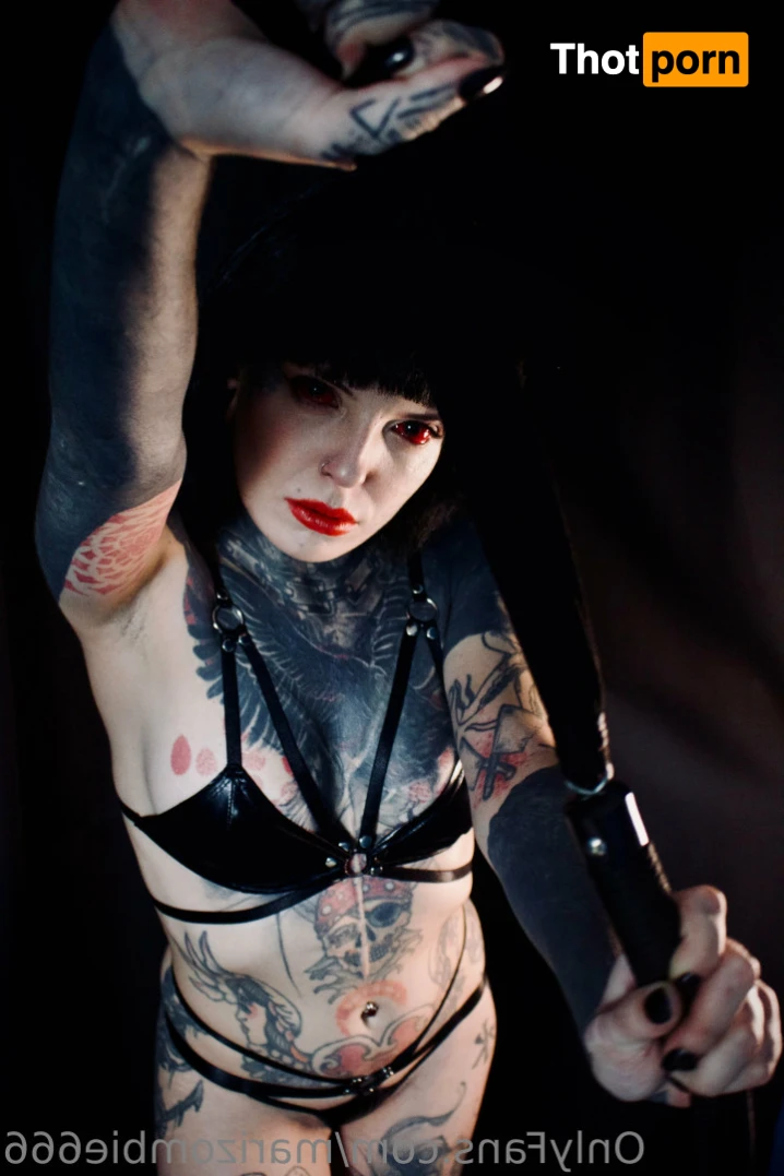 𝔐𝔞𝔯𝔦 ℨ𝔬𝔪𝔟𝔦𝔢 † 14109509