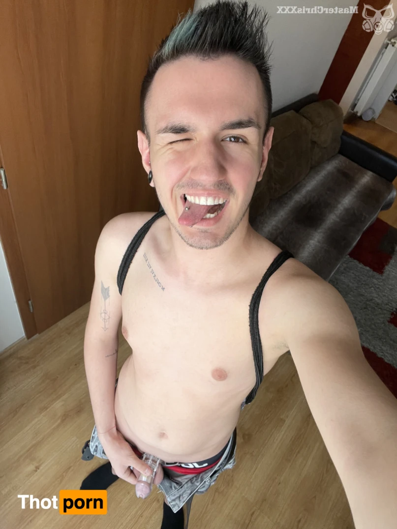 Master Chris and his boi 13847444