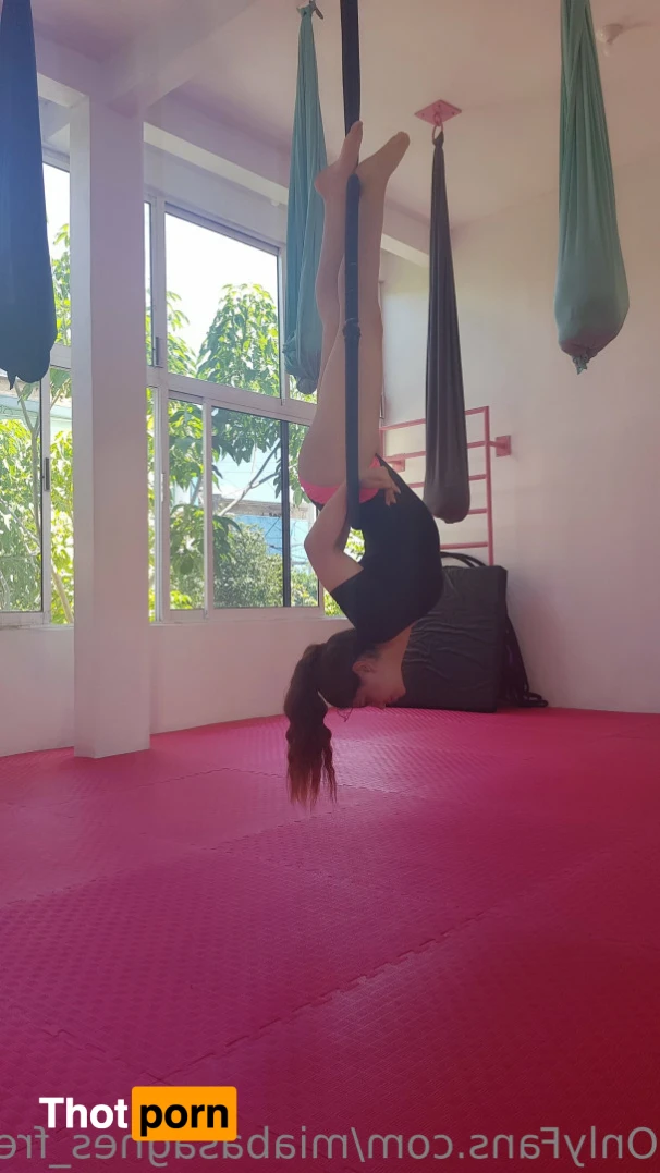 Mía Basañes Aerialist 12743449