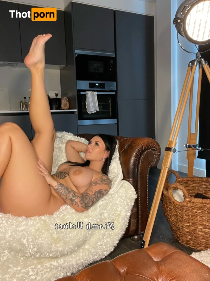 Niamh Velvet | QUEEN OF PIES 🥧 15603271