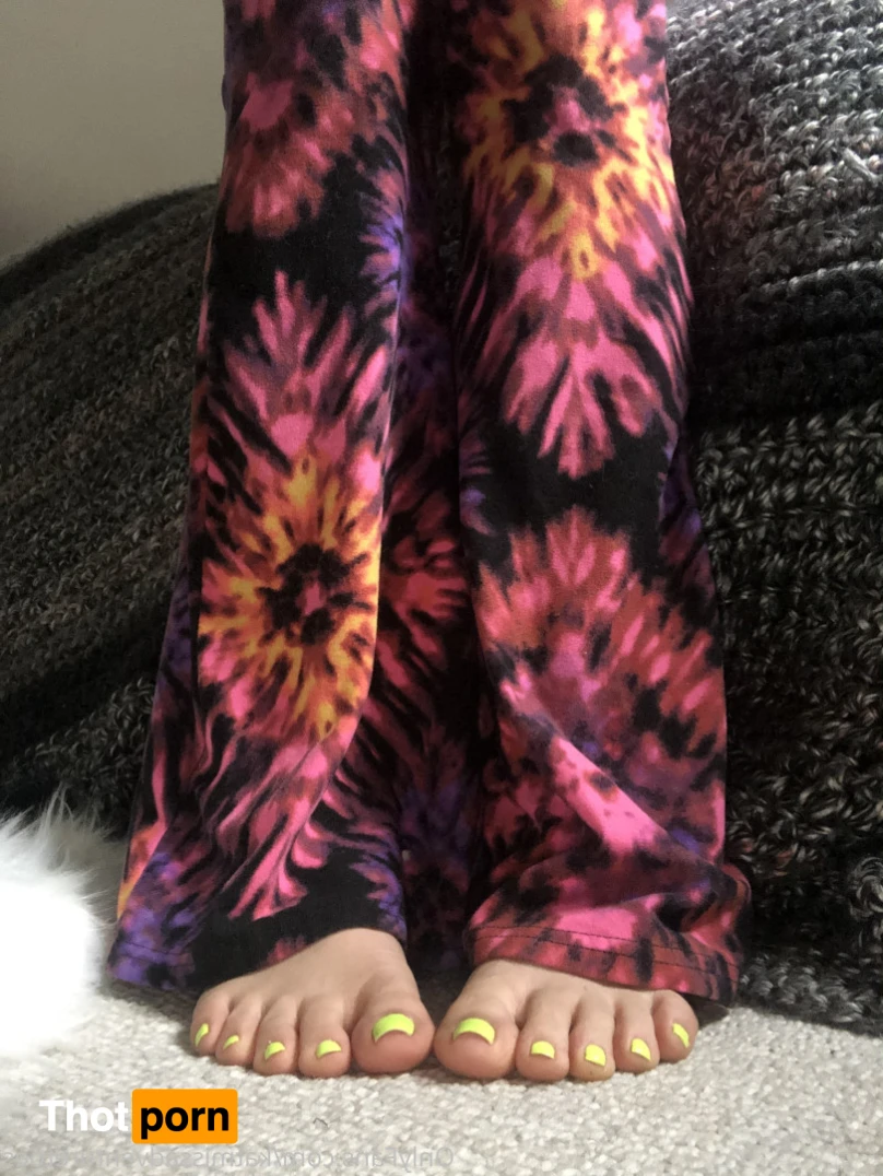 AdventuretoesKat 12146374