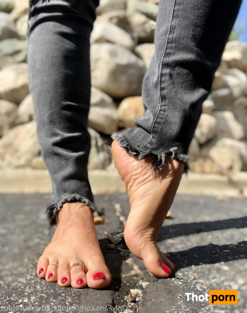 AdventuretoesKat 12146599