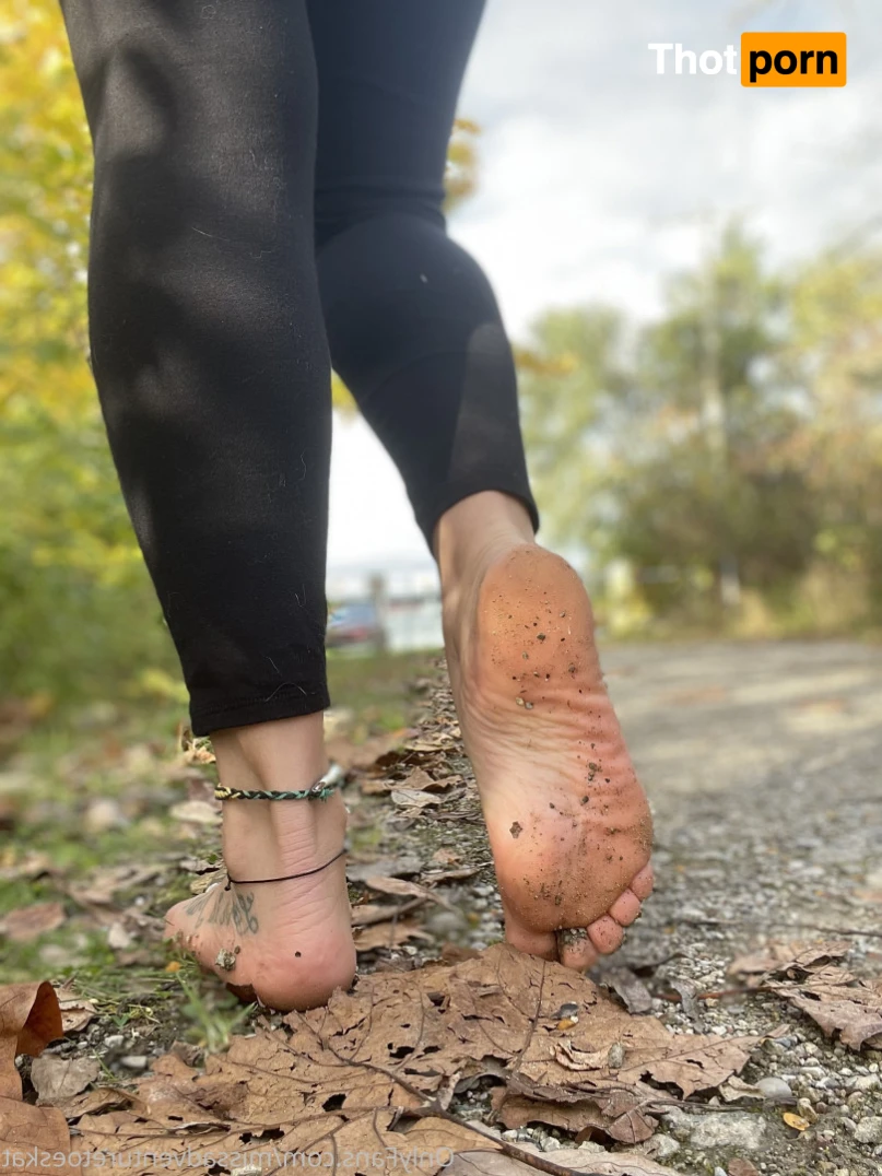 AdventuretoesKat 12147425