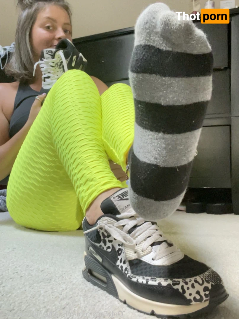 AdventuretoesKat 12577996