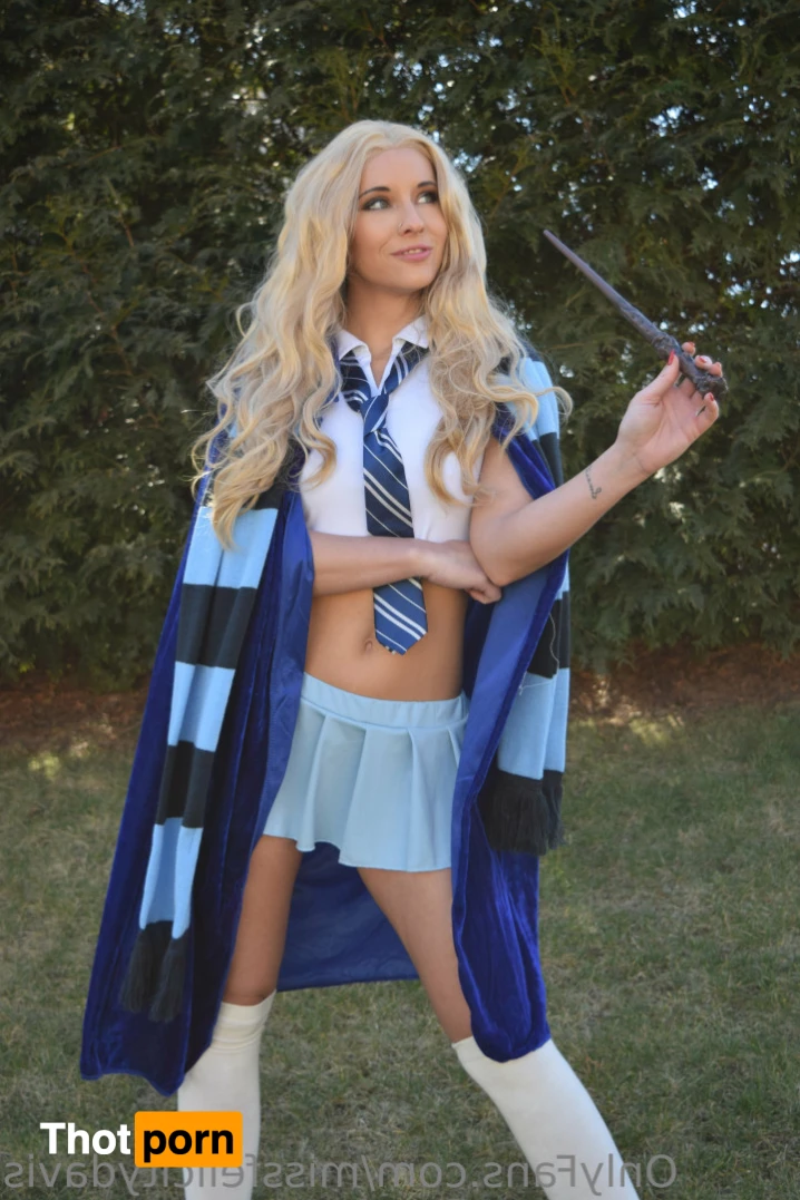 Felicity Davis 11927641