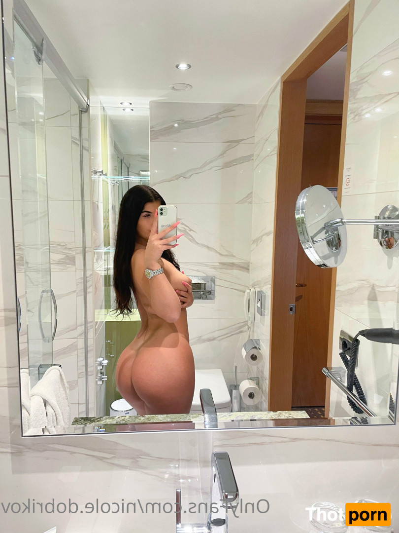 Nicole Dobrikov 16564117