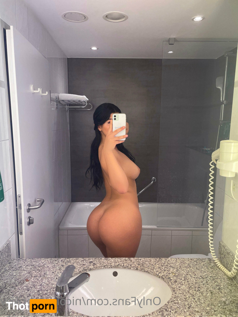 Nicole Dobrikov 16564150