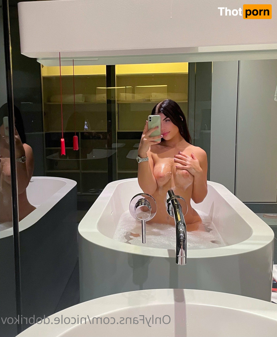 Nicole Dobrikov 16564156