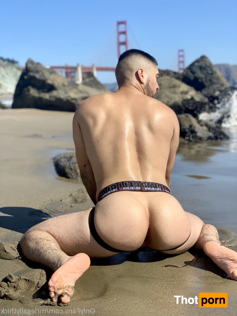 MrLegallyThick 16414365