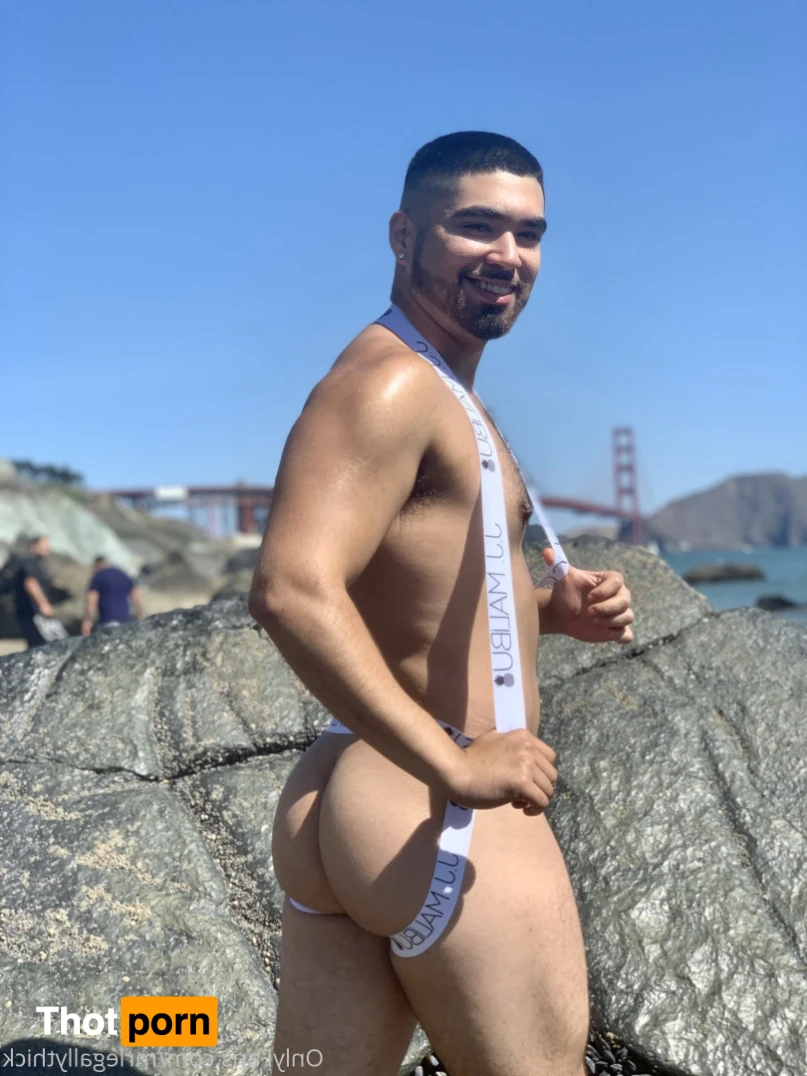 MrLegallyThick 16414813