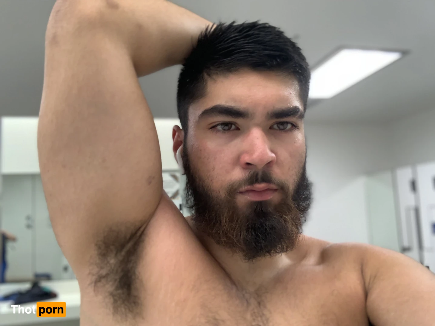 MrLegallyThick 16414873