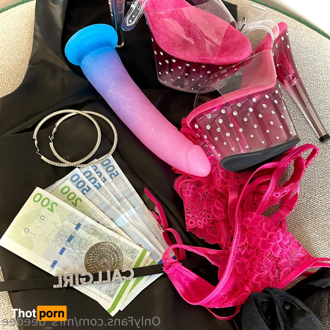 Dee Dee 💋💋 16412444