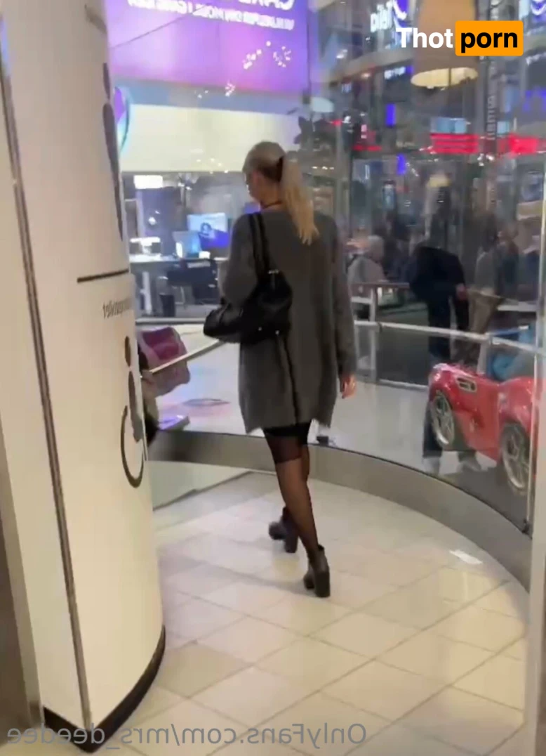 Dee Dee 💋💋 16412539