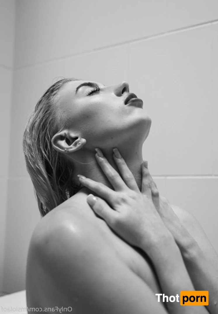 LOLA🐰💗 16399933