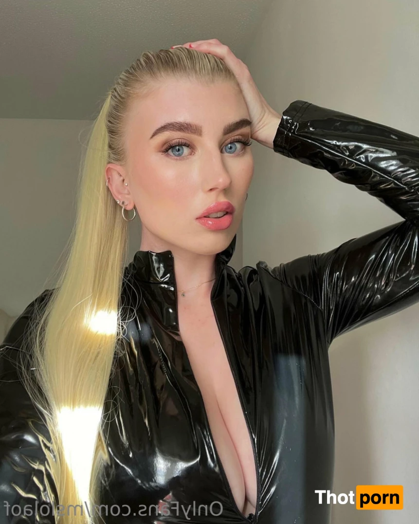 LOLA🐰💗 16400031