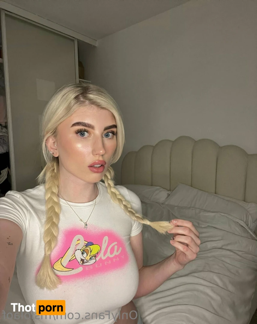 LOLA🐰💗 16400444