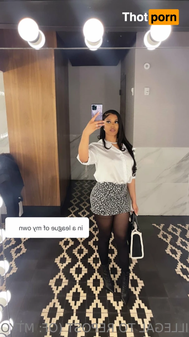 Lola 🌹 Teases 16355489