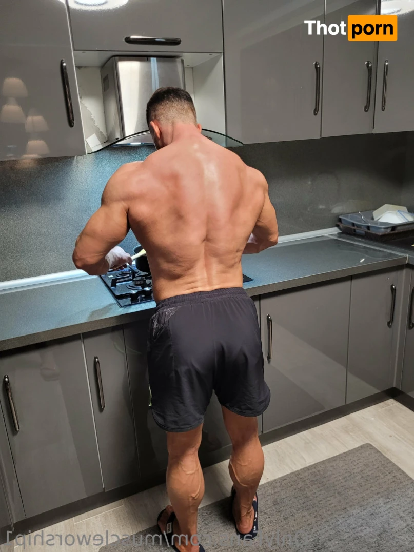 Muscle worship 11246794