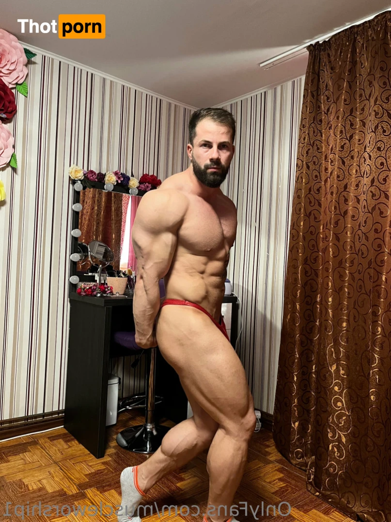 Muscle worship 16346218