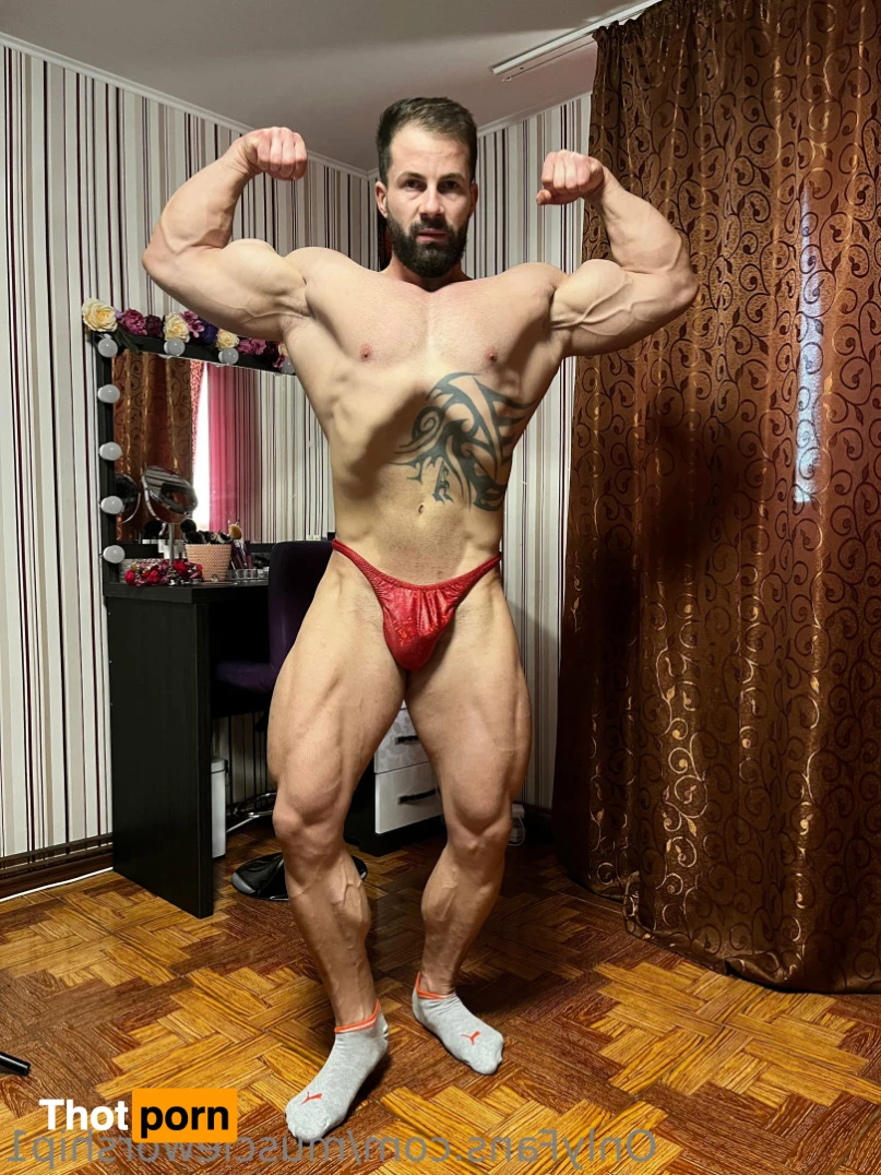 Muscle worship 16346286
