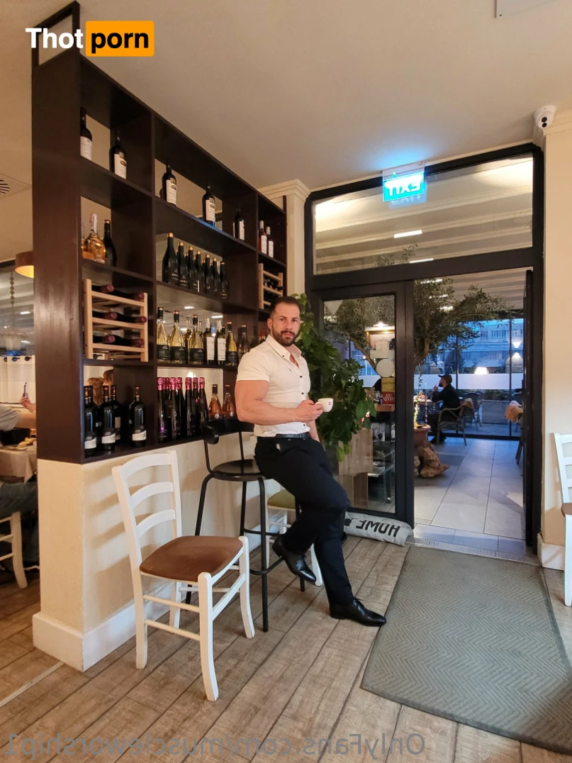 Muscle worship 16346355