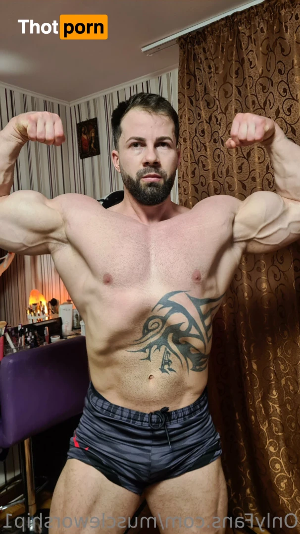 Muscle worship 16346452